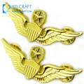 Wholesale personalized custom metal gold plated army military lapel pin enamel pilot wing air force badge for souvenir